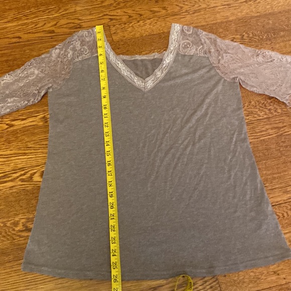 NWOT MD Tan Oversized See Through Lace Short Sleeve V Neck Shirt - Picture 8 of 10